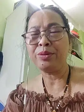 Snapshot of Hangem111 chatting on 6, 4, 2026 Hangem111 online show from 6, 4, 2026