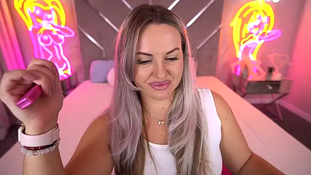 KiraCandyS online show from 15, 10, 2025