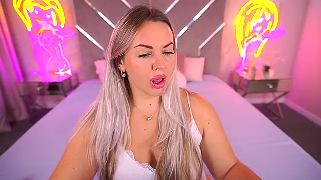 KiraCandyS online show from 10, 11, 2025