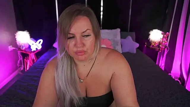 KiraCandyS online show from 9, 6, 2026
