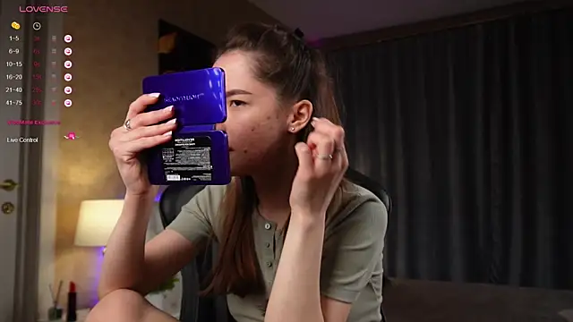 Snapshot of Amely_Young chatting on 6, 2, 2025 Amely Young online show from 6, 2, 2025