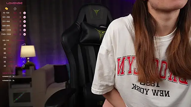 Snapshot of Amely_Young chatting on 15, 2, 2025 Amely Young online show from 15, 2, 2025