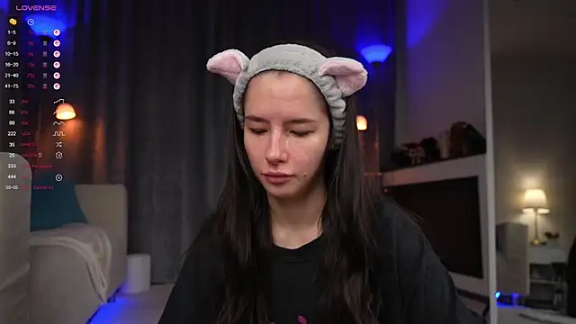 Snapshot of Amely_Young chatting on 12, 9, 2025 Amely Young online show from 12, 9, 2025