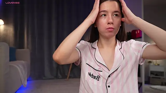 Snapshot of Amely_Young chatting on 12, 10, 2025 Amely Young online show from 12, 10, 2025