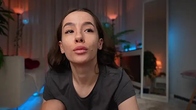 Snapshot of Amely_Young chatting on 6, 6, 2026 Amely Young online show from 6, 6, 2026