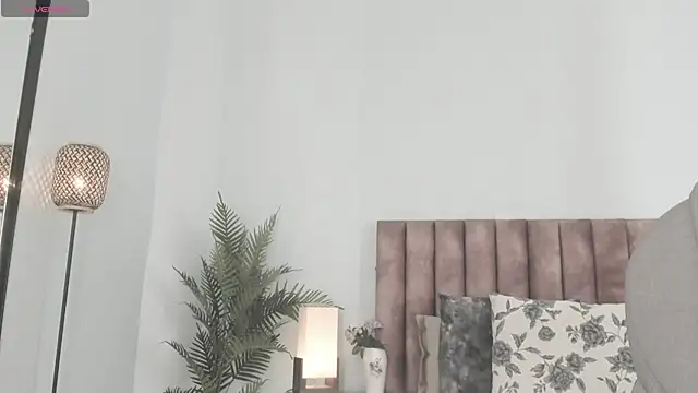Snapshot of celestica_rose chatting on 10, 7, 2026 celestica rose online show from 10, 7, 2026