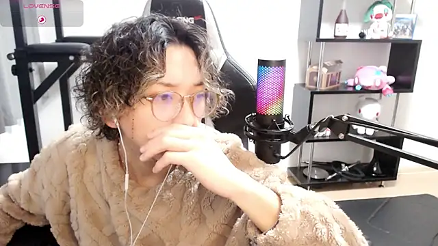 Shizukuu online show from 9, 3, 2025