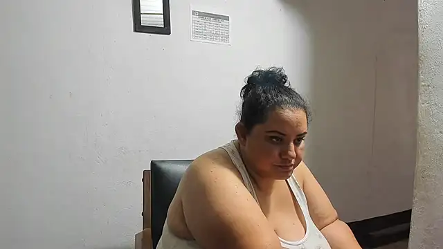 tetasgrandes karol online show from 14, 4, 2026