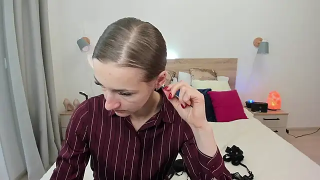 KateRedgar online show from 9, 10, 2025