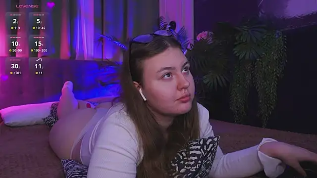 Mia  Peach online show from 6, 12, 2024