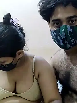 Snapshot of IND_COUPLE1 chatting on 4, 1, 2025 IND COUPLE1 online show from 4, 1, 2025