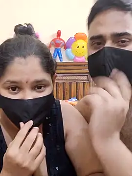 Snapshot of IND_COUPLE1 chatting on 5, 3, 2025 IND COUPLE1 online show from 5, 3, 2025