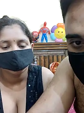 Snapshot of IND_COUPLE1 chatting on 8, 3, 2025 IND COUPLE1 online show from 8, 3, 2025
