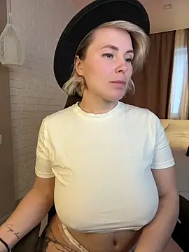 Charming Daphny online show from 4, 12, 2025