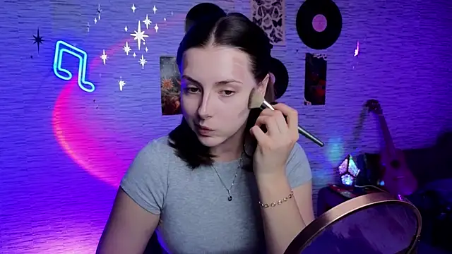 Snapshot of GloriaElmer chatting on 17, 3, 2025 GloriaElmer online show from 17, 3, 2025