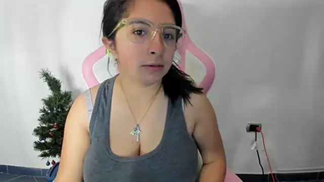 Snapshot of _Angelinaandrade_ chatting on 4, 12, 2024 Angelinaandrade online show from 4, 12, 2024