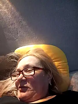 Snapshot of HelenaGlossX chatting on 4, 3, 2025 HelenaGlossX online show from 4, 3, 2025