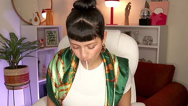 nahiapaws online show from 9, 10, 2025