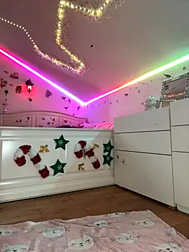 SelenaBee online show from 4, 12, 2025