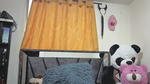 Hotsamantamature online show from 9, 10, 2025