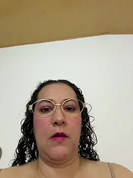 Snapshot of luisa_curli chatting on 12, 6, 2026 luisa curli online show from 12, 6, 2026