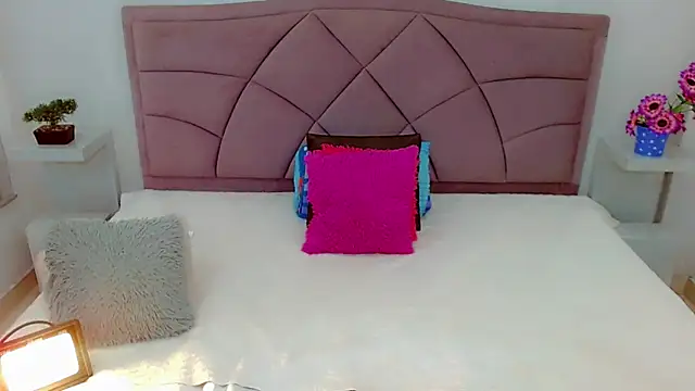 laura sweett120 online show from 14, 2, 2025