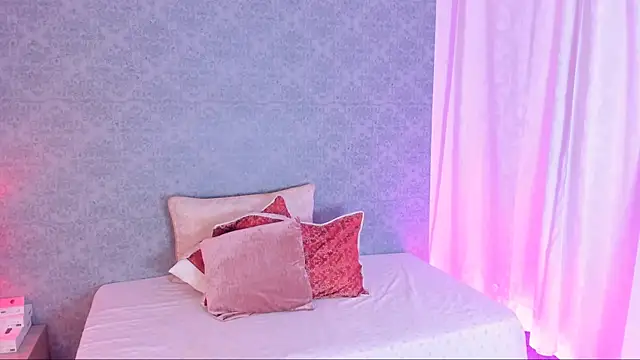 Snapshot of CatrinaRossi chatting on 22, 1, 2025 CatrinaRossi online show from 22, 1, 2025