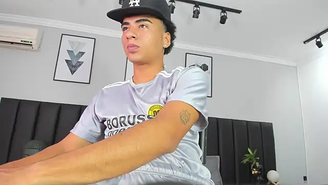 ANGEL NICOLAS online show from 11, 1, 2025