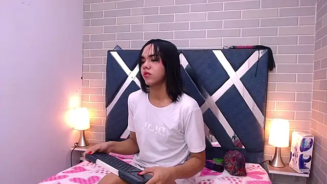 AndreaGil  online show from 24, 12, 2024