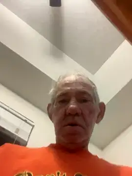 Snapshot of bobby123D chatting on 1, 12, 2025 bobby123D online show from 1, 12, 2025