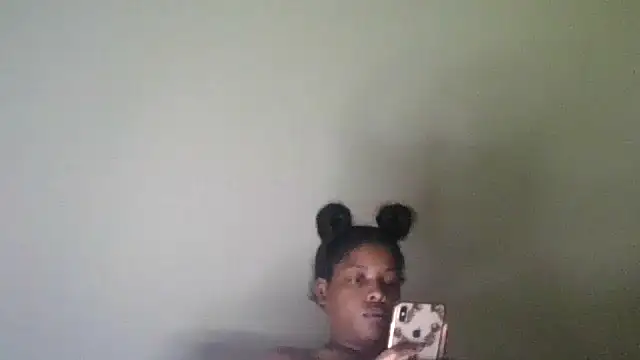 Snapshot of CaramelGoddessxoxo chatting on 6, 8, 2026 CaramelGoddessxoxo online show from 6, 8, 2026