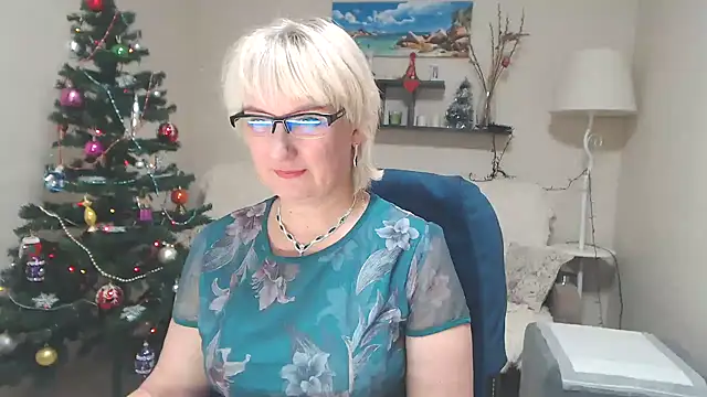 Snapshot of FleurMays chatting on 20, 12, 2024 FleurMays online show from 20, 12, 2024