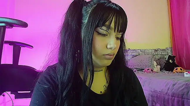 pocahonta89 online show from 4, 3, 2025