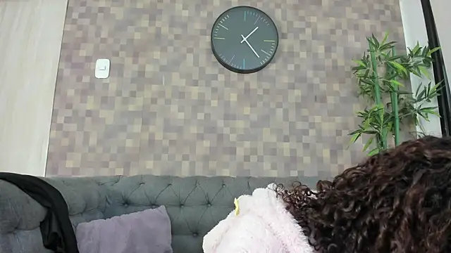 nataly velez online show from 16, 11, 2025