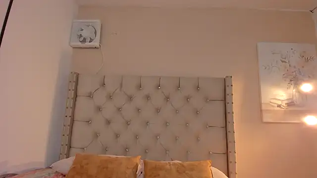 vanesasexyhot21 online show from 23, 9, 2025