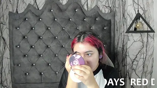 larissa01  online show from 5, 2, 2025