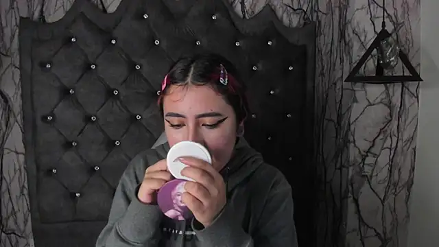 larissa01  online show from 23, 2, 2025