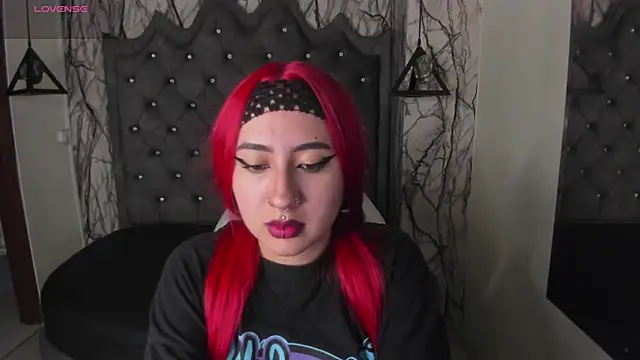 larissa01  online show from 8, 3, 2025