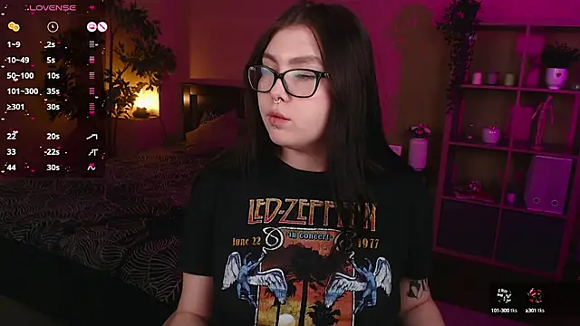 Snapshot of Arizonaa_Muse chatting on 8, 2, 2025 Arizonaa Muse online show from 8, 2, 2025