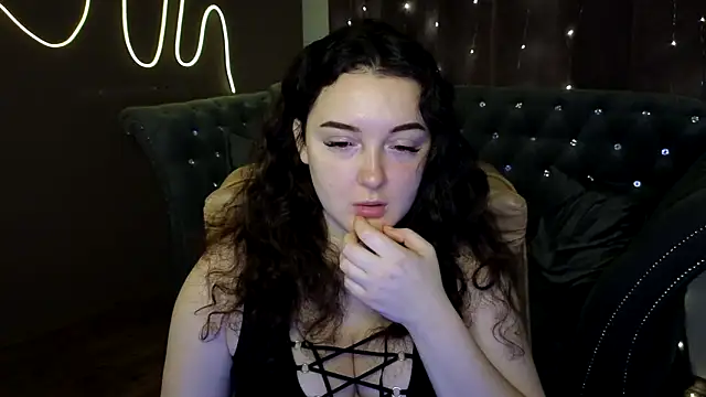 Snapshot of GloriNichols chatting on 8, 12, 2024 GloriNichols online show from 8, 12, 2024