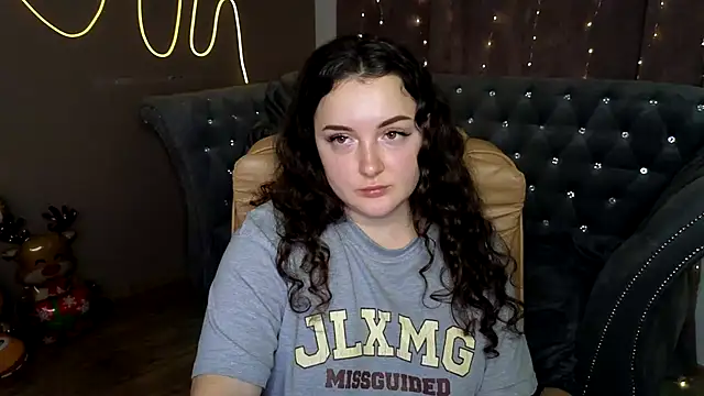 Snapshot of GloriNichols chatting on 8, 1, 2025 GloriNichols online show from 8, 1, 2025