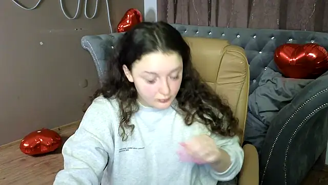 Snapshot of GloriNichols chatting on 10, 3, 2025 GloriNichols online show from 10, 3, 2025