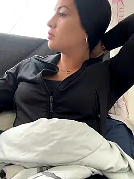 Snapshot of Sara_luna_ chatting on 6, 11, 2025 Sara luna online show from 6, 11, 2025