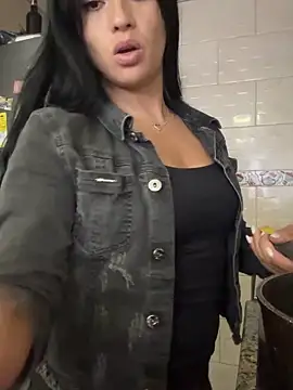 Sara luna  online show from 6, 4, 2026