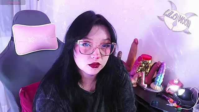 Snapshot of LiloMoon69 chatting on 27, 4, 2026 LiloMoon69 online show from 27, 4, 2026