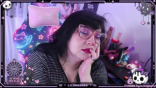 Snapshot of LiloMoon69 chatting on 24, 7, 2026 LiloMoon69 online show from 24, 7, 2026
