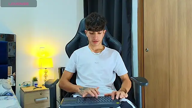 Snapshot of _CamiloBass chatting on 8, 5, 2026 CamiloBass online show from 8, 5, 2026