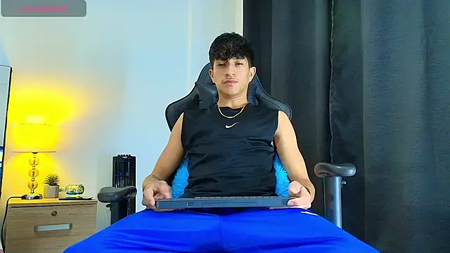 Snapshot of _CamiloBass chatting on 6, 6, 2026 CamiloBass online show from 6, 6, 2026