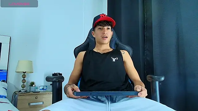Snapshot of _CamiloBass chatting on 7, 6, 2026 CamiloBass online show from 7, 6, 2026