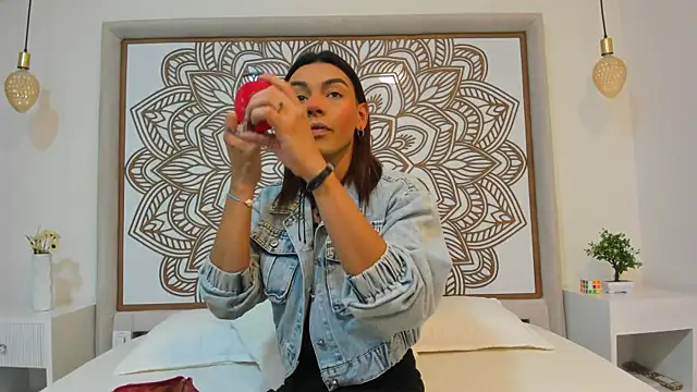 Snapshot of Maiskeen_Zamara chatting on 10, 12, 2024 Maiskeen Zamara online show from 10, 12, 2024